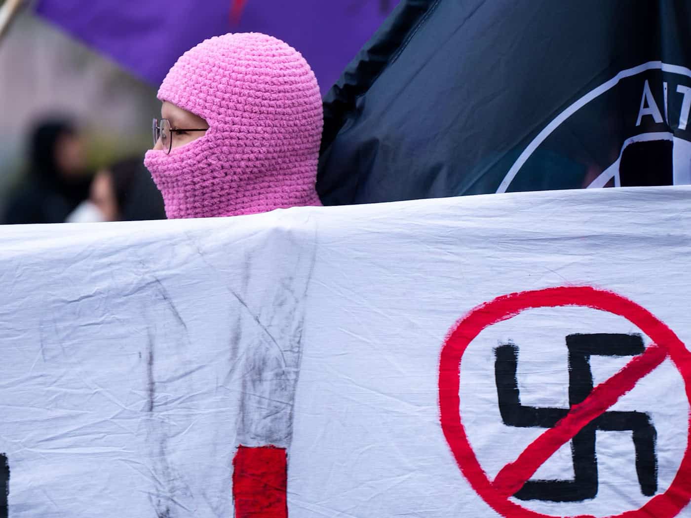 In der Spitze seien 500 Menschen vor Ort gewesen, sagte ein Sprecher der Polizei.  / Foto: Christophe Gateau/dpa