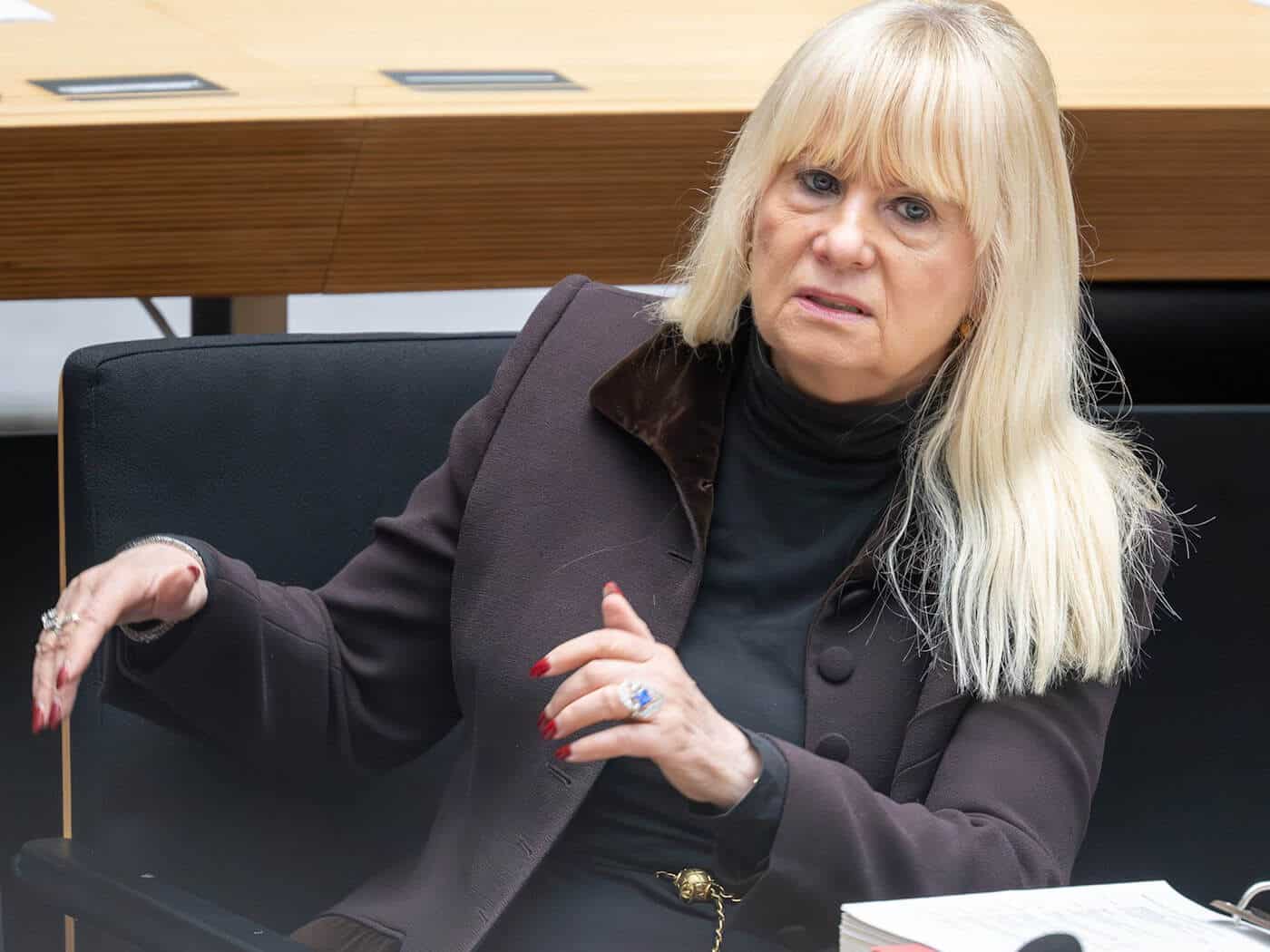 Innensenatorin Spranger äußert sich enttäuscht über die von der Bundesregierung angekündigten Entlastungen für Verbraucherinnen und Verbraucher. (Archivbild) / Foto: Soeren Stache/dpa