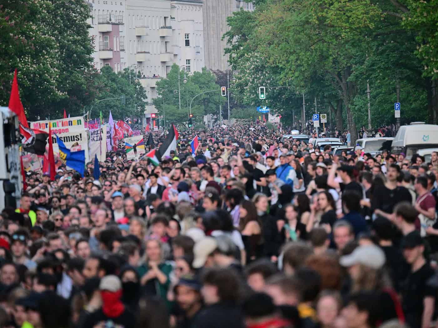 Innensenatorin Spranger bittet die Demonstranten, friedlich zu bleiben. (Archivbild) / Foto: Sebastian Christoph Gollnow/dpa