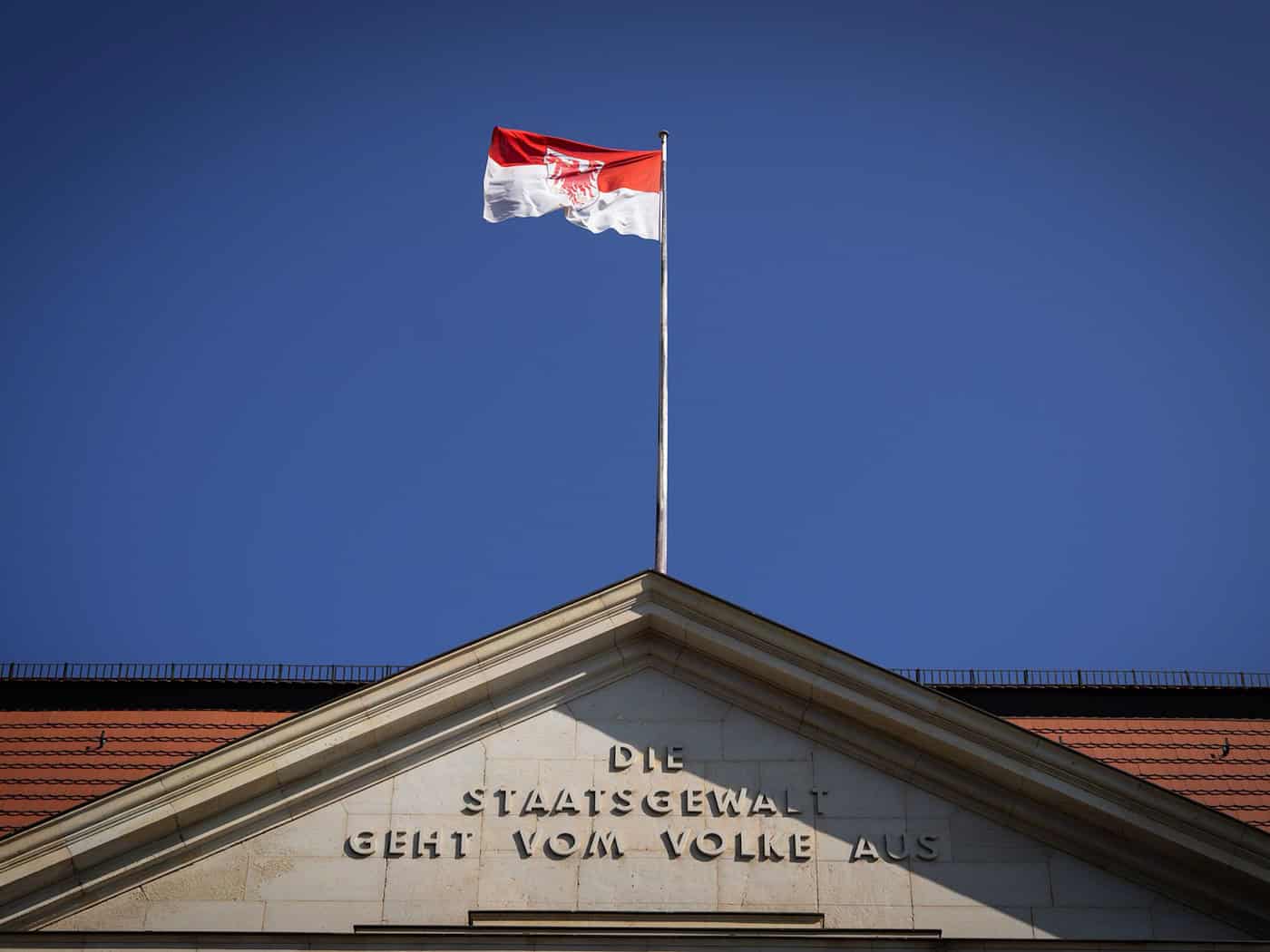 Brandenburgs Landesregierung will Geld sparen. (Archivbild) / Foto: Soeren Stache/dpa