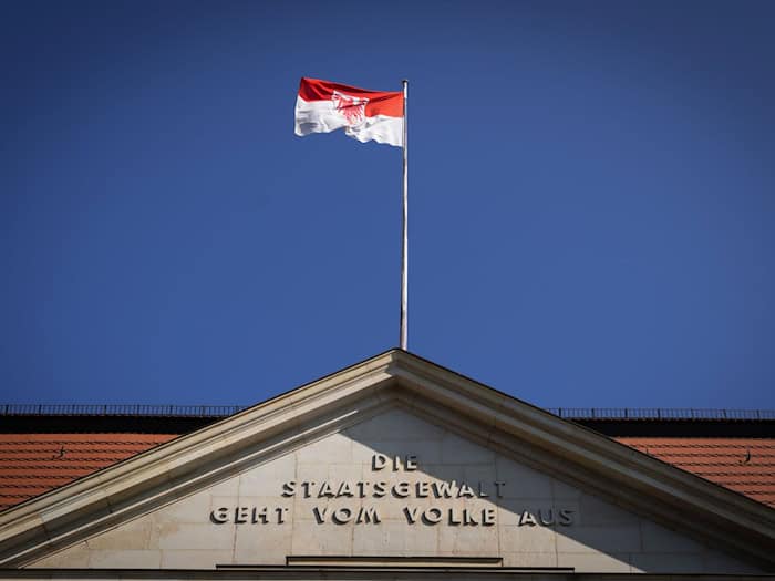 Brandenburgs Landesregierung will Geld sparen. (Archivbild) / Foto: Soeren Stache/dpa