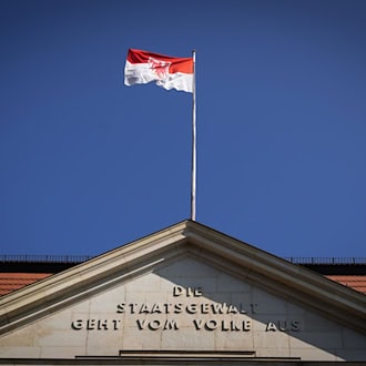 Brandenburgs Landesregierung will Geld sparen. (Archivbild) / Foto: Soeren Stache/dpa