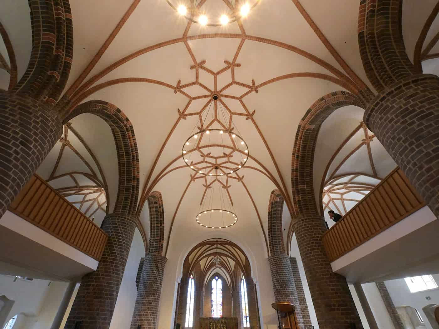Mit einem Festgottesdienst ist die St. Marien-Andreas-Kirche in Rathenow nach einem jahrzehntelangen Wiederaufbau eingeweiht worden. / Foto: Michael Bahlo/dpa