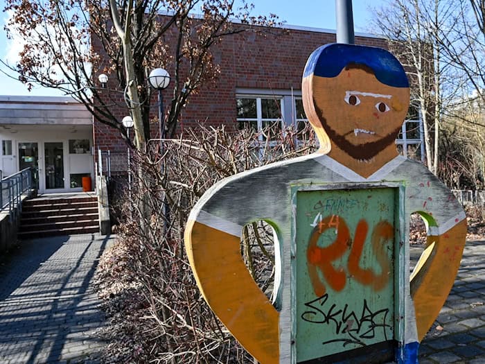 Das Jugendzentrum Wutzkyallee ist derzeit geschlossen. (Archivbild) / Foto: Jens Kalaene/dpa