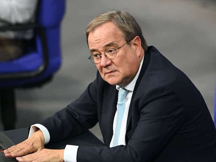 Für Laschet ist der Schah-Sohn ein «abgewogener Mensch». (Archivbild) / Foto: Niklas Graeber/dpa