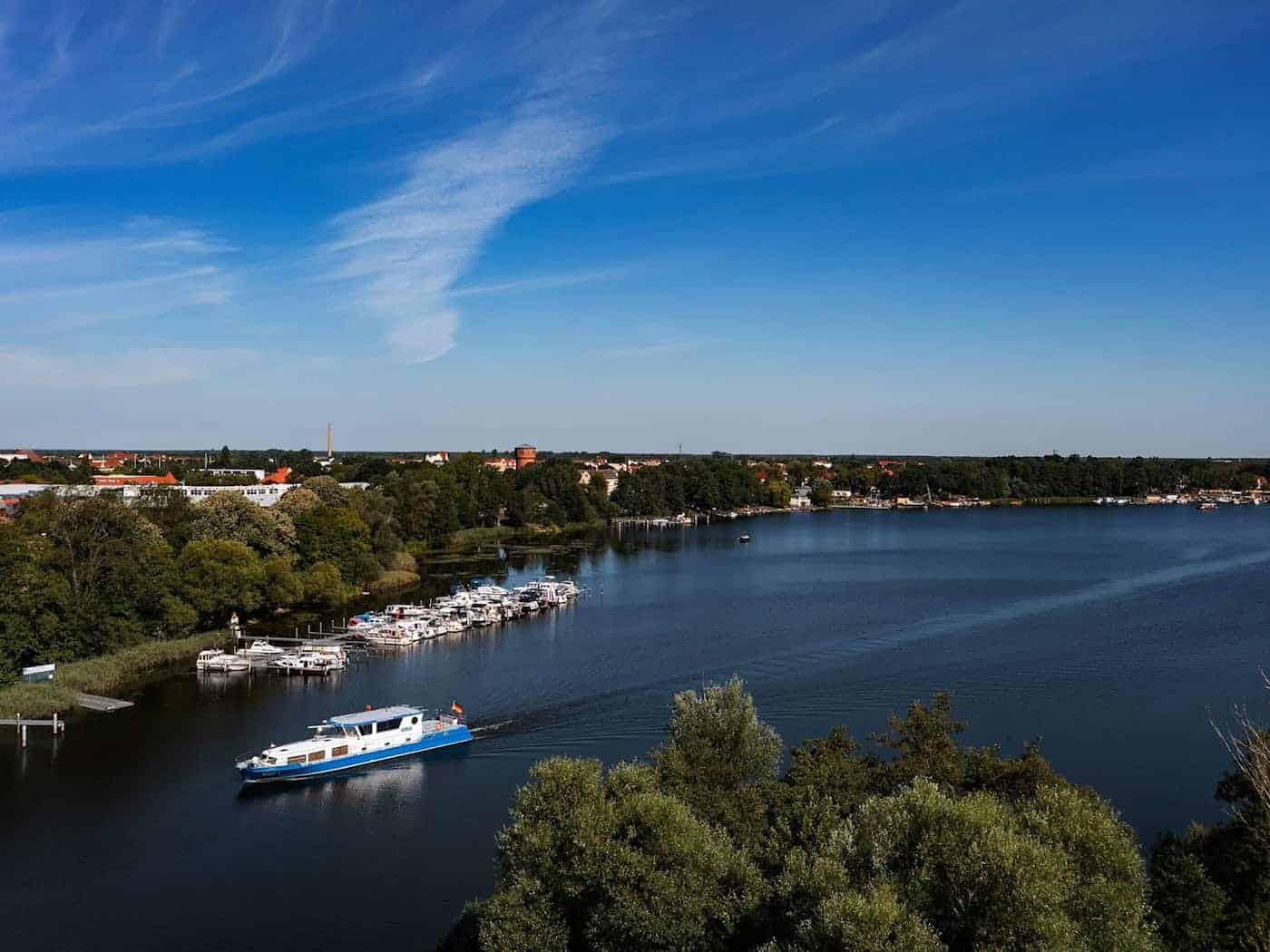 Die Wasserschutzpolizei ist vorbereitet auf den Start in die Wassersportsaison und will Bootsführer verstärkt kontrollieren. (Archivbild)  / Foto: Paul Zinken/dpa