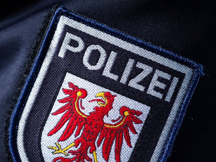 Die Polizei warnt vor sogenanntem Love Scamming. (Symbolbild) / Foto: Soeren Stache/dpa