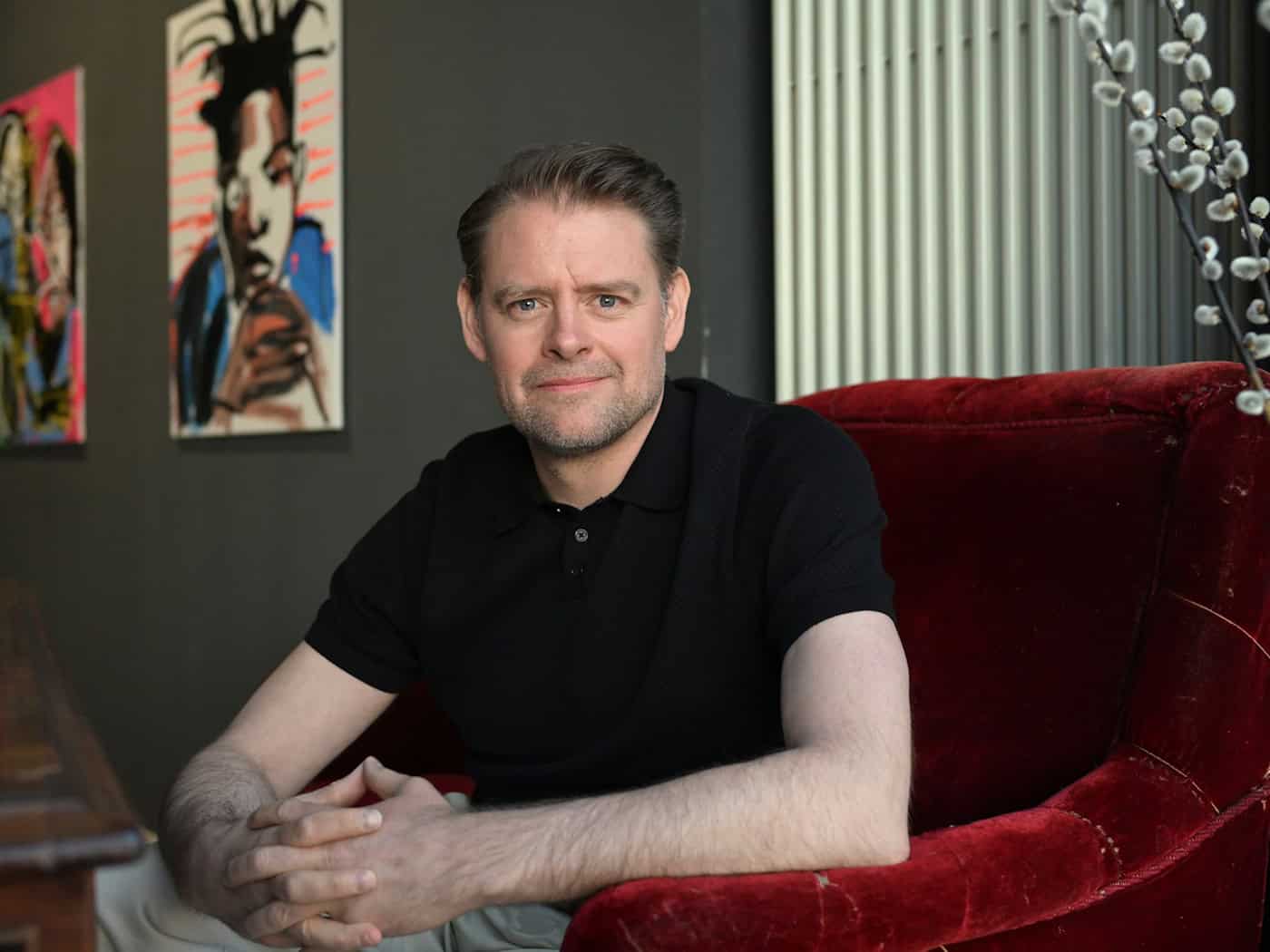 Der 50-Jährige Schauspieler Max Giermann malt schon seit Kindestagen. / Foto: Jens Kalaene/dpa