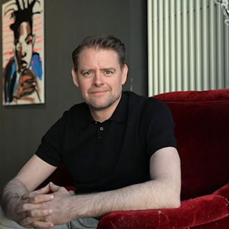 Der 50-Jährige Schauspieler Max Giermann malt schon seit Kindestagen. / Foto: Jens Kalaene/dpa