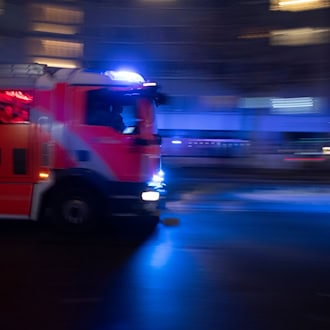 Bei einem Wohnungsbrand in Wedding wurden mehrere Menschen verletzt. (Symbolbild) / Foto: Paul Zinken/dpa
