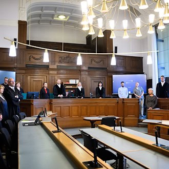 Als erste Zeugin im Prozess gegen einen Palliativarzt, der 15 Patienten getötet haben soll, sagte eine ehemalige Chefin des 40-Jährigen aus. (Archivbild) / Foto: Bernd von Jutrczenka/dpa