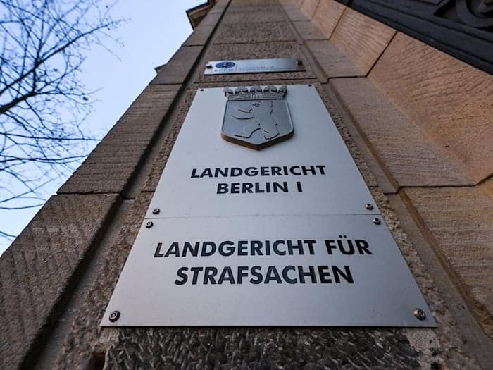 Zehn Monate nach einem tödlichen Messerangriff auf einen 28-Jährigen in einem Park ist ein afghanischer Landsmann zu einer lebenslangen Freiheitsstrafe verurteilt worden. (Foto Illustration)  / Foto: Jens Kalaene/dpa