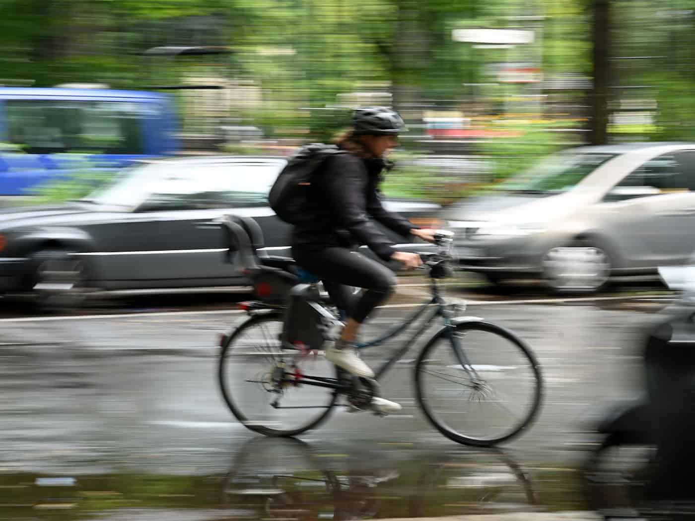 In Berlin gibt es viele neue Möglichkeiten, die Geschichte der Stadt auf dem Fahrrad zu entdecken. (Symbolbild)  / Foto: Malin Wunderlich/dpa