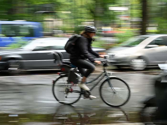 In Berlin gibt es viele neue Möglichkeiten, die Geschichte der Stadt auf dem Fahrrad zu entdecken. (Symbolbild)  / Foto: Malin Wunderlich/dpa