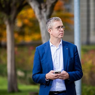 Berlins Finanzsenator Stefan Evers (CDU) soll nun auch das Kulturressort leiten. (Archivbild) / Foto: Christoph Soeder/dpa