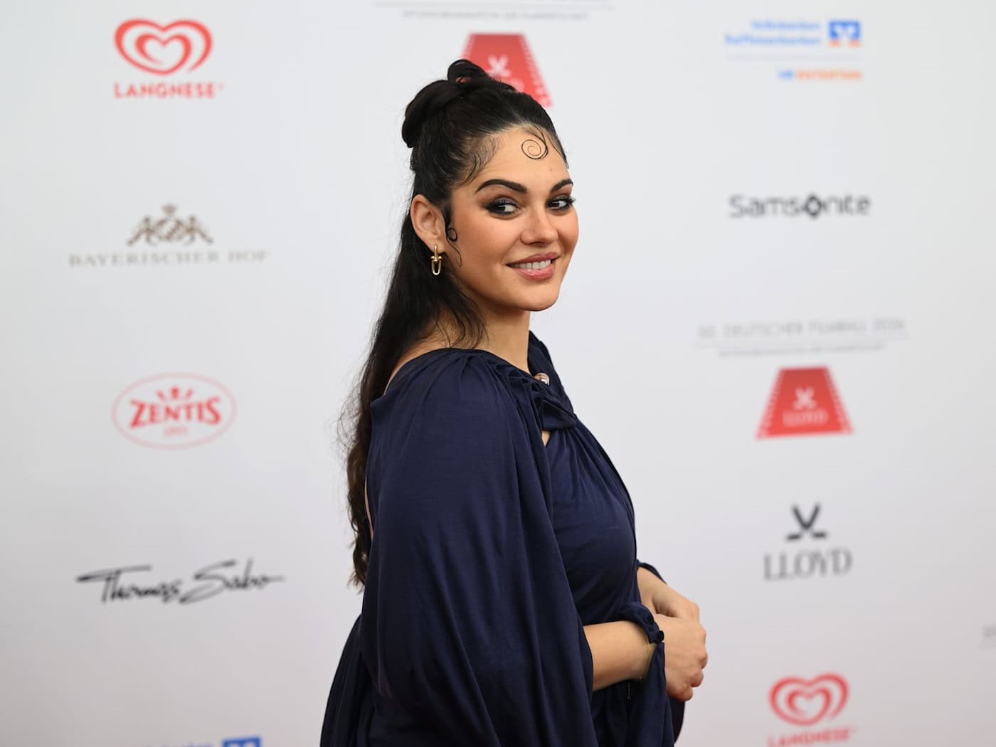 Nilam Farooq spielte 2021 in dem Film «Contra» eine Jurastudentin, die von ihrem Professor rassistisch angegangen wird. (Archivbild) / Foto: Felix Hörhager/dpa