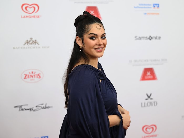 Nilam Farooq spielte 2021 in dem Film «Contra» eine Jurastudentin, die von ihrem Professor rassistisch angegangen wird. (Archivbild) / Foto: Felix Hörhager/dpa