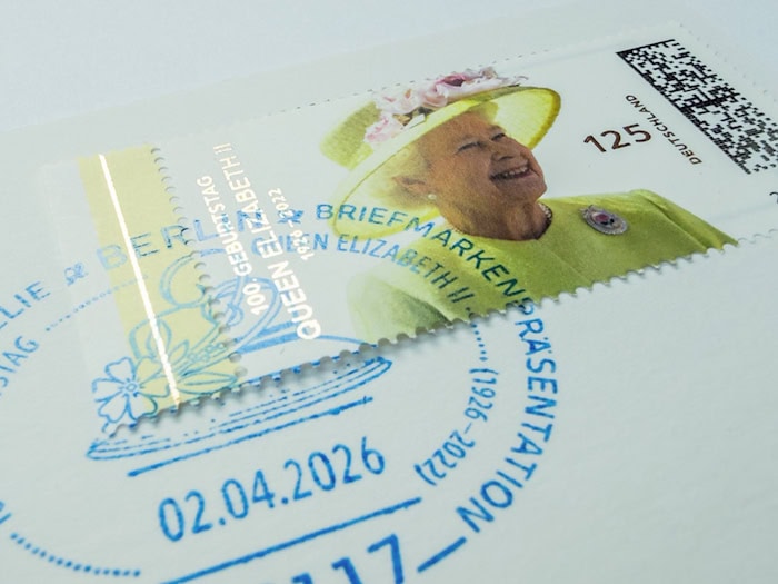 Die Marke kommt in einer Auflage von 1,3 Millionen und hat einen Portowert von 125 Cent. / Foto: Sebastian Christoph Gollnow/dpa