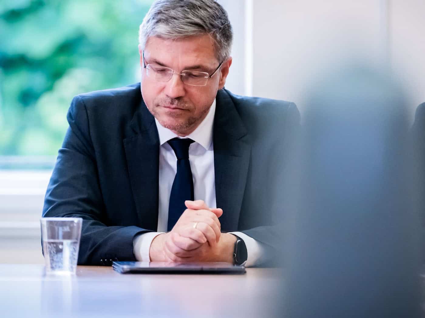 Das Disziplinarverfahren gegen den früheren Potsdamer Oberbürgermeister Mike Schubert (SPD) wurde eingestellt. (Archivbild) / Foto: Christoph Soeder/dpa