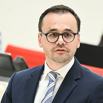 Jan Redmann will das neue Polizeigesetz noch in diesem Jahr vorlegen. (Archivbild) / Foto: Britta Pedersen/dpa