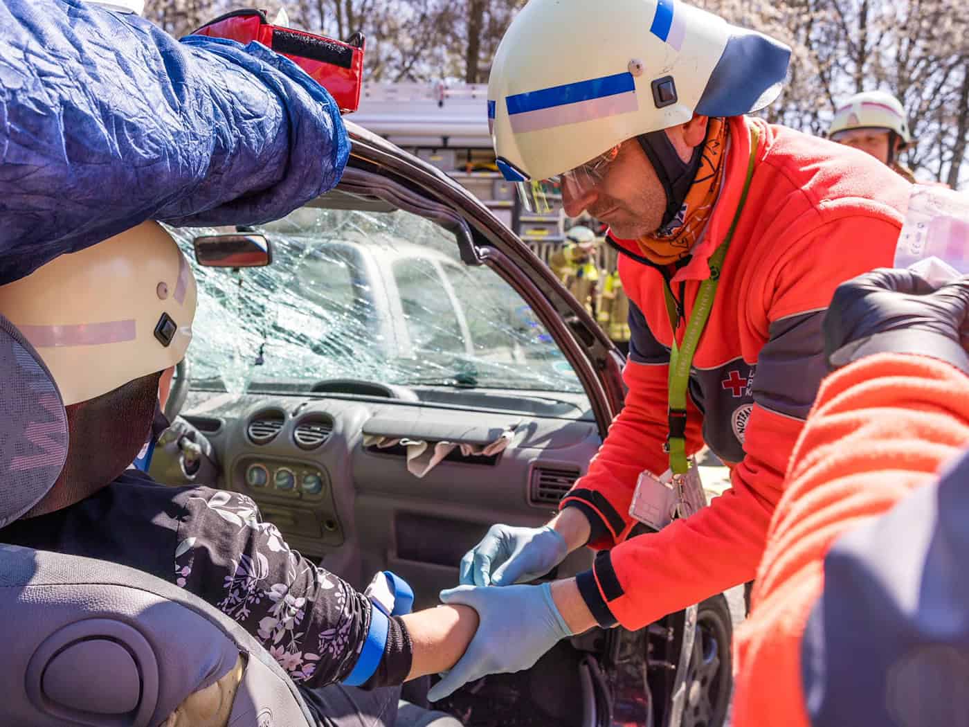 Wie funktioniert eigentlich die Erstversorgung nach einem Autounfall? / Foto: Frank Hammerschmidt/dpa