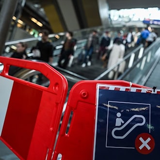 Die allermeisten Rolltreppen im Berliner Hauptbahnhof fahren nach Angaben der Bahn wieder. (Archivbild) / Foto: Britta Pedersen/dpa