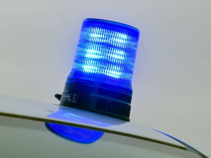 Die Feuerwehr verhinderte nach dem Unfall das Auslaufen von Betriebsstoffen. (Symbolbild) / Foto: Patrick Pleul/dpa-Zentralbild/dpa