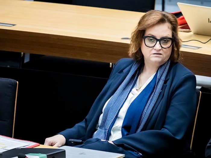 Gesundheitssenatorin Ina Czyborra (SPD) sieht die Sparpläne aus dem Bundesgesundheitsministerium kritisch. (Archivbild)  / Foto: Christoph Soeder/dpa
