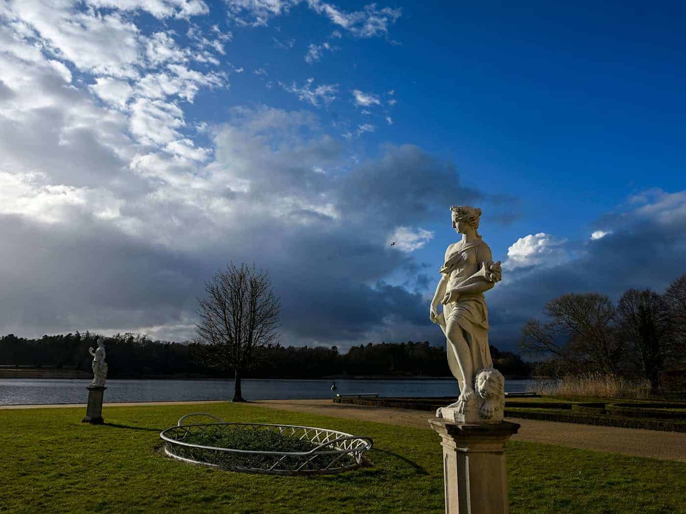 Regenwolken weichen einem klaren Himmel und Sonnenschein. (Symbolbild) / Foto: Jens Kalaene/dpa