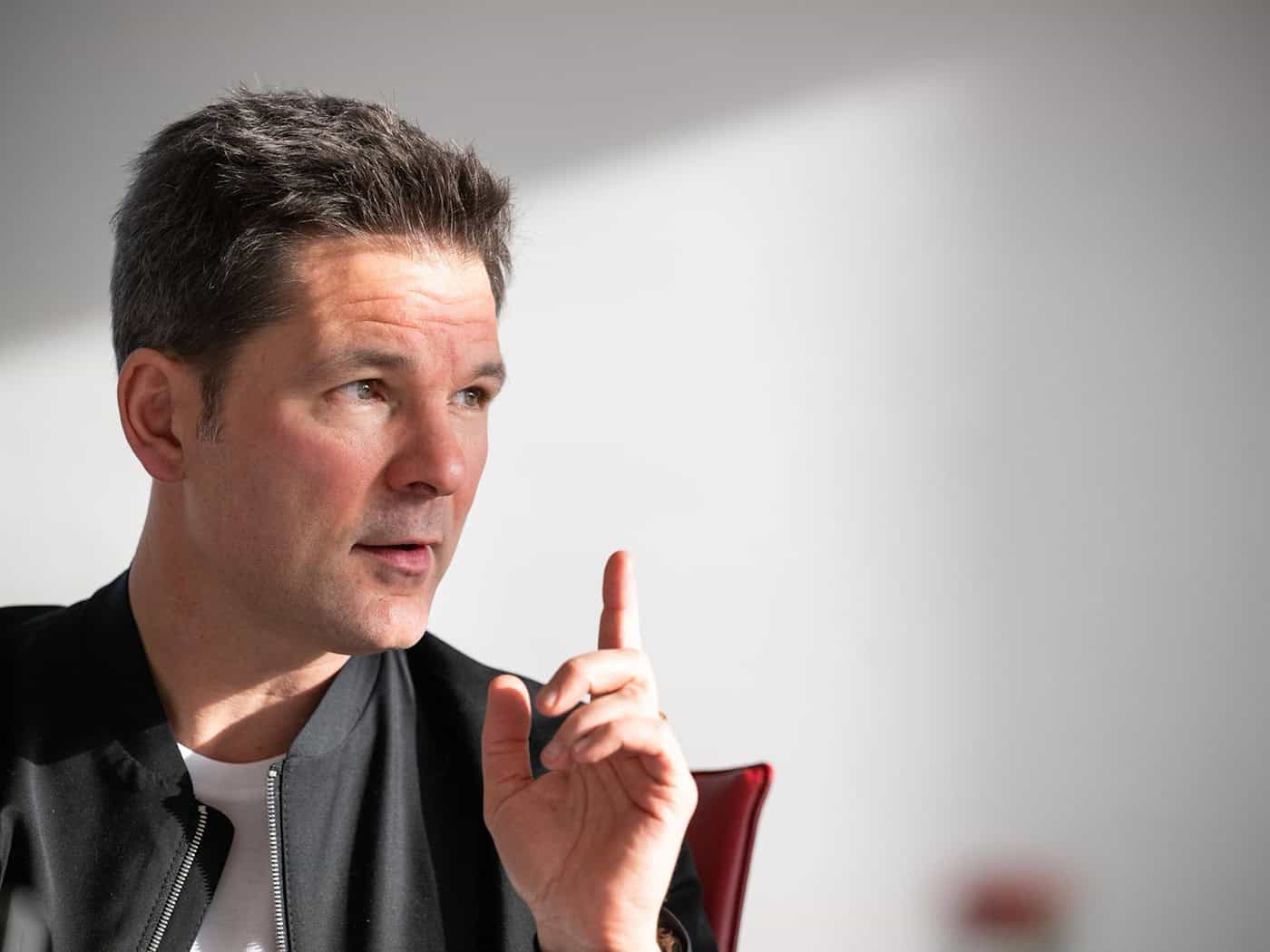 Der SPD-Spitzenkandidat für die Wahl zum Berliner Abgeordnetenhaus, Steffen Krach, will gern ins Rote Rathaus. (Archivbild)    / Foto: Sebastian Christoph Gollnow/dpa