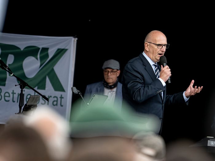 Brandenburgs Ministerpräsident Dietmar Woidke (SPD) kritisiert die Ankündigung Russlands, kein Öl mehr aus Kasachstan durch die Pipeline Druschba zur PCK-Raffinerie in Schwedt zu leiten. / Foto: Fabian Sommer/dpa