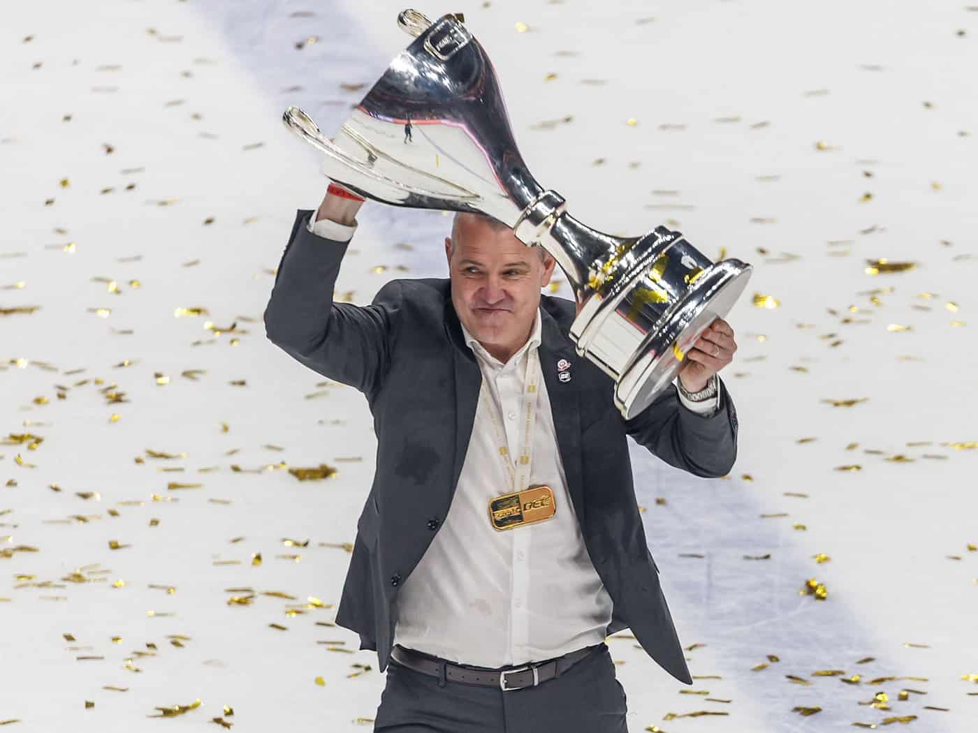 Holt Serge Aubin seine fünfte Meisterschaft mit den Eisbären Berlin (Archivbild).  / Foto: Andreas Gora/dpa