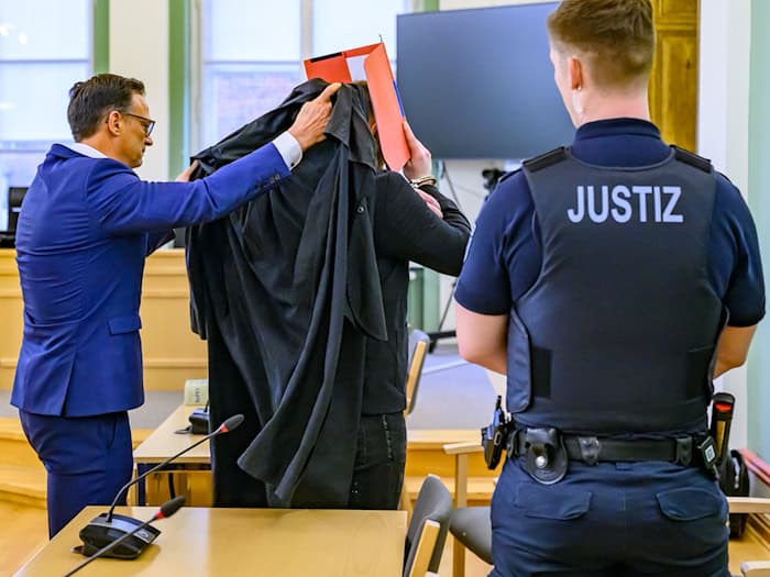 Ein 32-jähriger Polizist ist bei einer Verfolgungsjagd gestorben. Der mutmaßliche Täter steht vor Gericht. (Archivbild) / Foto: Patrick Pleul/dpa