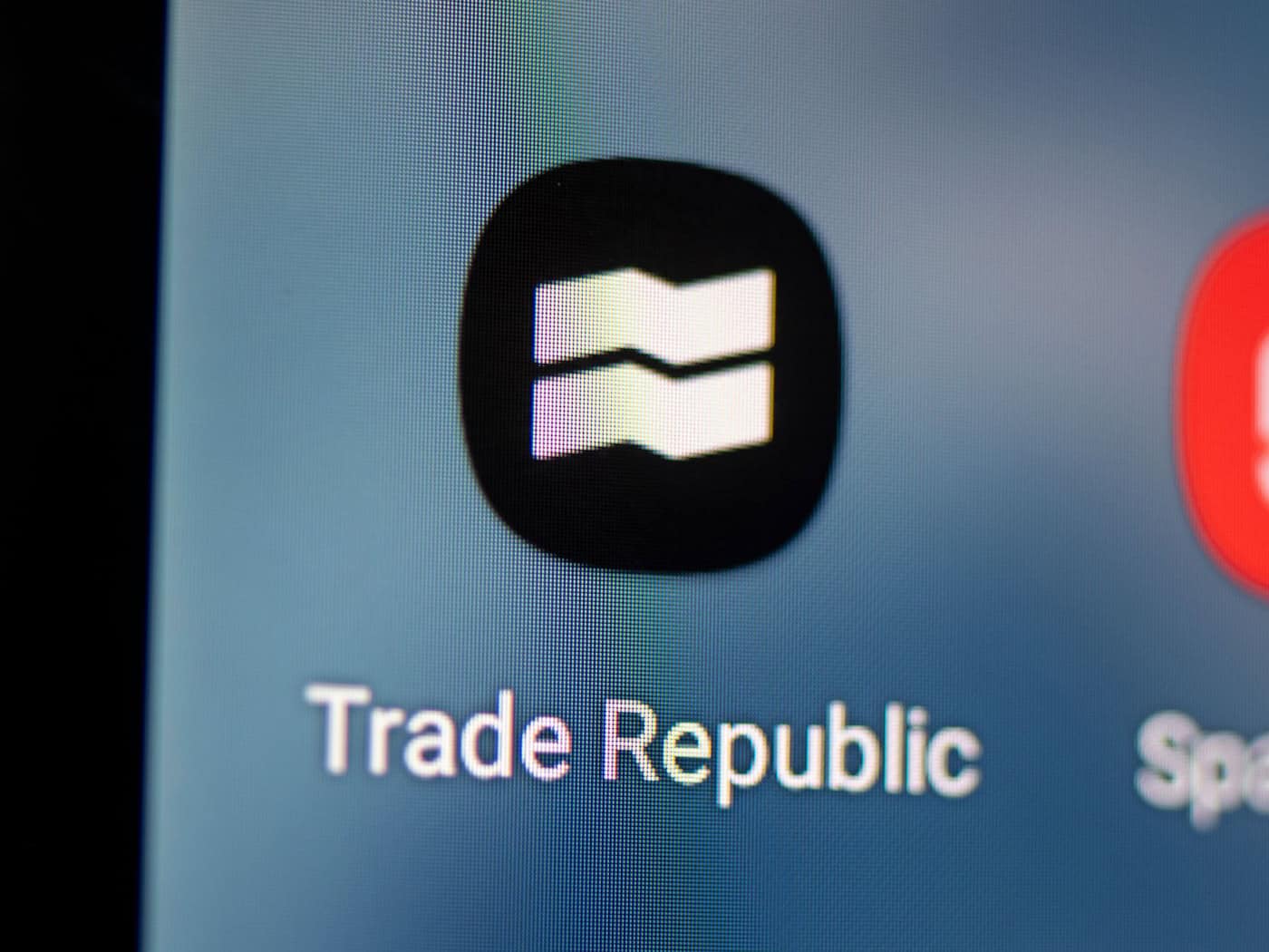 Der Online-Broker Trade Republic arbeitet rein App-basiert. (Archivbild) / Foto: Fabian Sommer/dpa