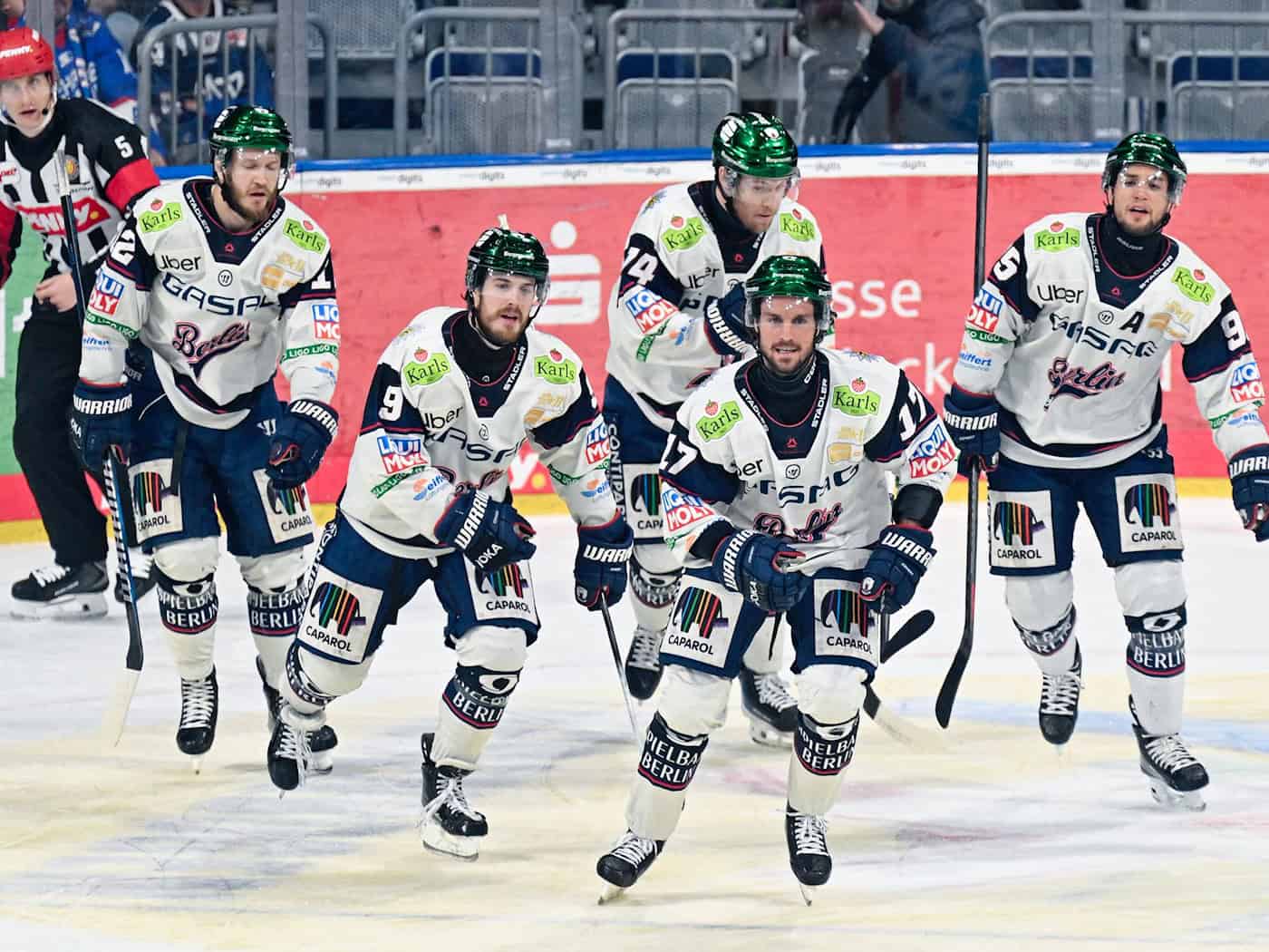 Die Eisbären Berlin feierten zum Auftakt der DEL-Finalserie gegen die Adler Mannheim einen 7:3-Sieg. / Foto: Uwe Anspach/dpa