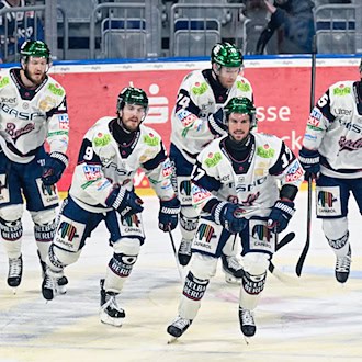 Die Eisbären Berlin feierten zum Auftakt der DEL-Finalserie gegen die Adler Mannheim einen 7:3-Sieg. / Foto: Uwe Anspach/dpa