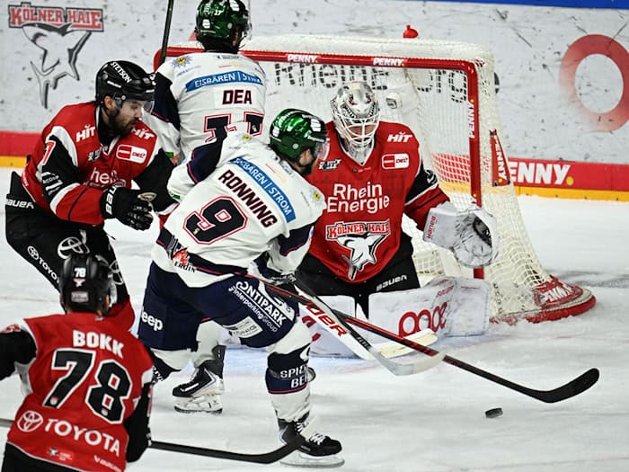 Trotz einer über weite Strecken starken Vorstellung unterlagen die Eisbären Berlin im vierten DEL-Halbfinalspiel bei den Kölner Haien. / Foto: Federico Gambarini/dpa