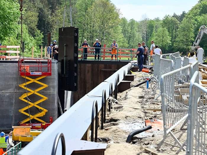 2022 wurde die Schleuse in Betrieb genommen. (Archivbild) / Foto: Jens Kalaene/dpa