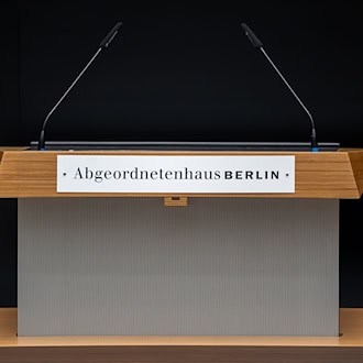 Wer wird bei der Wahl im September stärkste Kraft im Berliner Abgeordnetenhaus? Derzeit liegt die CDU in Umfragen vorne. (Archivbild)  / Foto: Soeren Stache/dpa