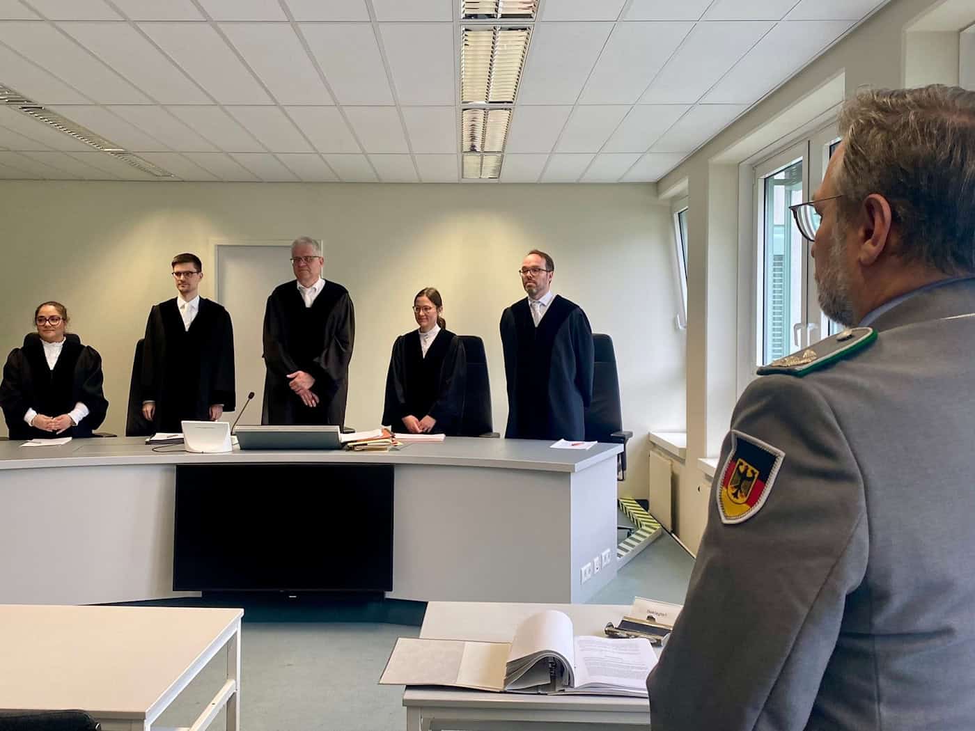 Der Anwalt will als Soldat ausgebildet werden.  / Foto: Torsten Holtz/dpa