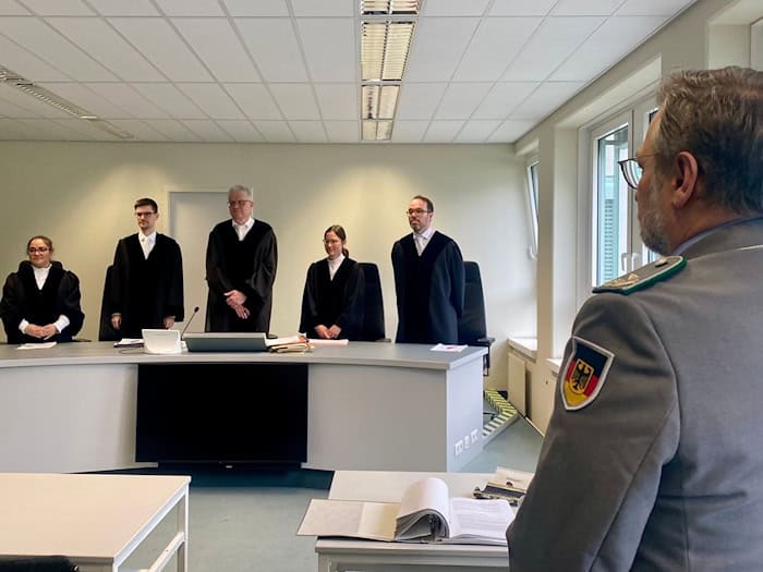 Der Anwalt will als Soldat ausgebildet werden.  / Foto: Torsten Holtz/dpa