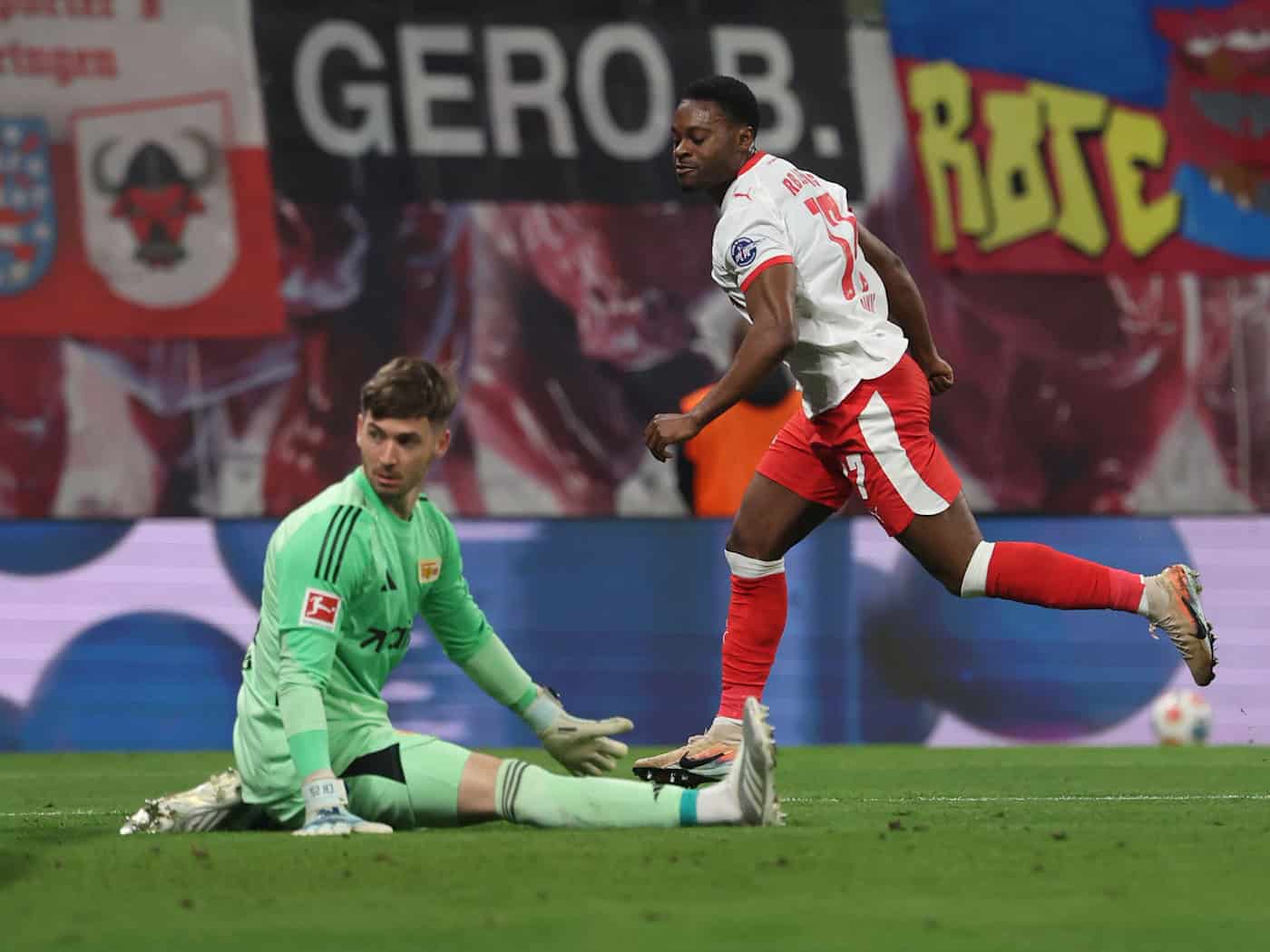 Union-Torwart Carl Klaus (l.) überzeugte bei seinem Bundesliga-Debüt. (Archivbild) / Foto: Jan Woitas/dpa