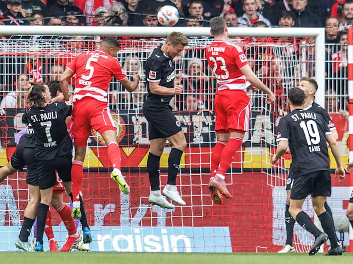 Ilic (M) traf endlich an der Alten Försterei. / Foto: Andreas Gora/dpa