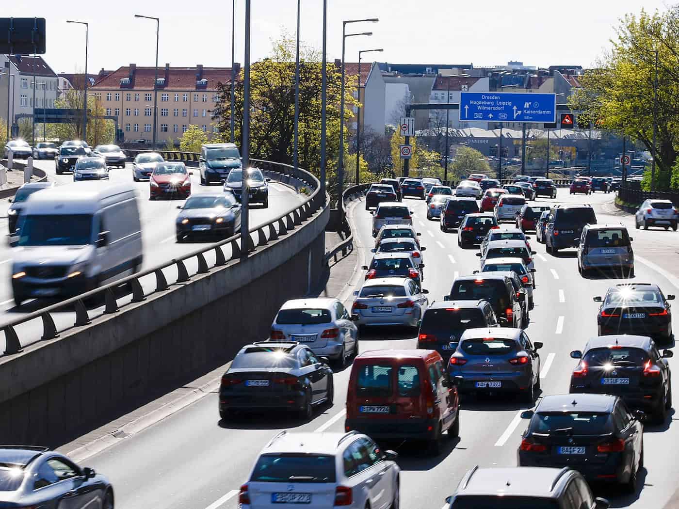 Gründonnerstag setzt auf den Autobahnen rund um Berlin der Osterreiseverkehr ein. (Archivbild) / Foto: Carsten Koall/dpa