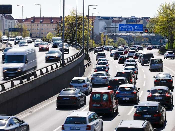 Gründonnerstag setzt auf den Autobahnen rund um Berlin der Osterreiseverkehr ein. (Archivbild) / Foto: Carsten Koall/dpa