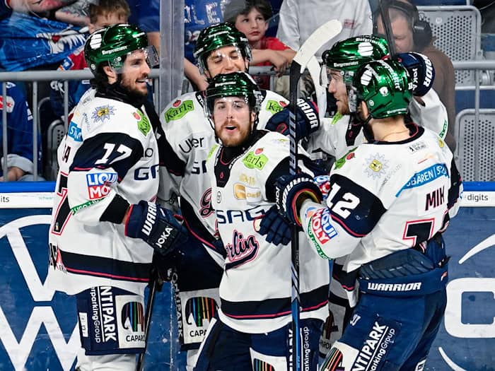 Gehen mit einer 1:0-Serienführung ins zweite Spiel: die Eisbären Berlin. / Foto: Uwe Anspach/dpa