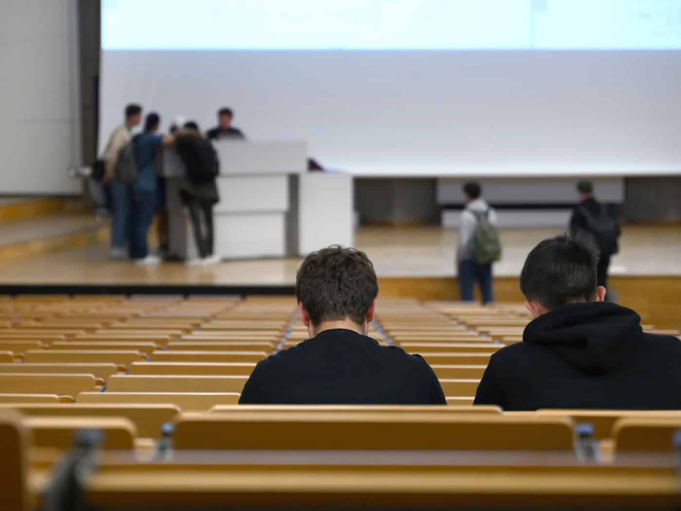 An vielen Unis in Berlin dürfte es bald weniger Studienplätze geben. (Symbolbild). / Foto: Alicia Windzio/dpa