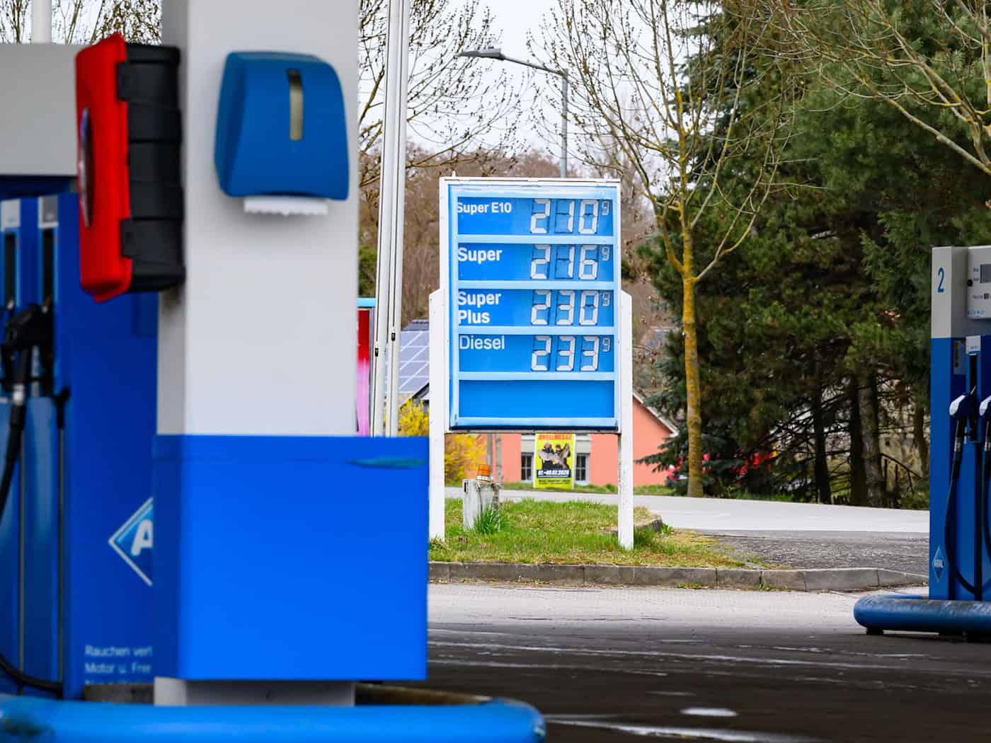 Die Spritpreise sind zuletzt deutlich gestiegen. (Archivbild) / Foto: Patrick Pleul/dpa