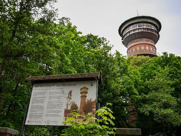 Der Wasserturm wird ausgebaut. (Archivbild) / Foto: Jens Kalaene/dpa
