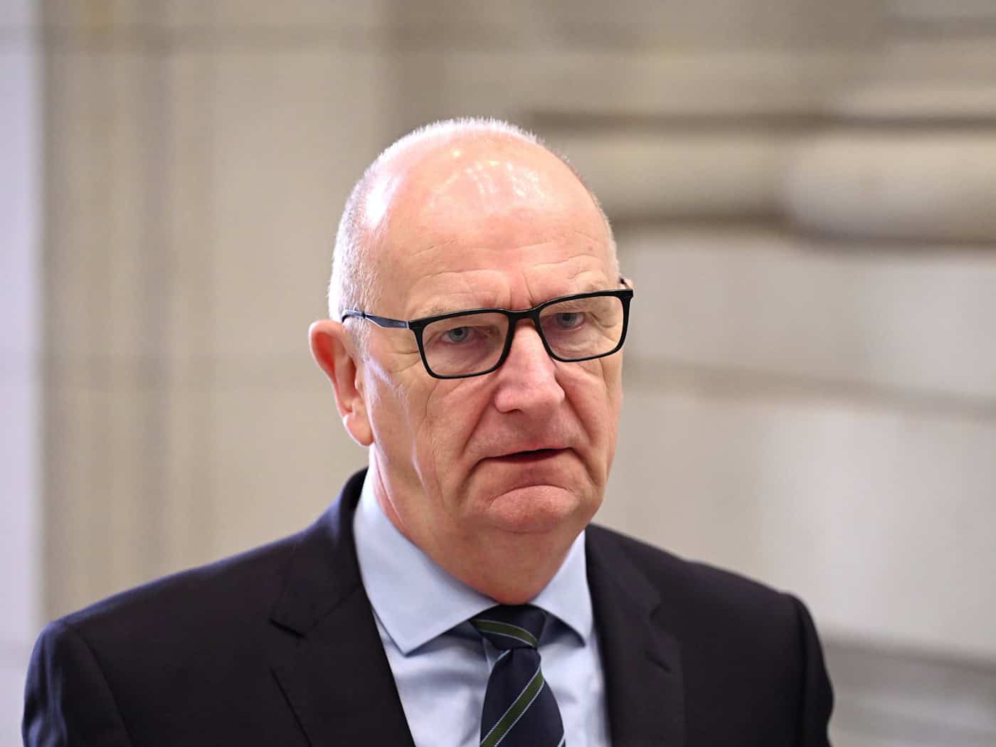 Im Beisein von Brandenburgs Ministerpräsident Dietmar Woidke (SPD) ist ein Gedenkort für die Verbrennung von Büchern in Luckenwalde während der Nazi-Zeit enthüllt worden. (Archivbild) / Foto: Soeren Stache/dpa